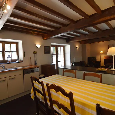 Vakantiehuis Cozy Near River, Cleaning Included *